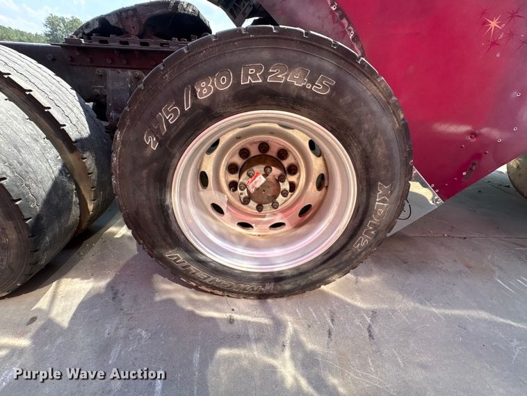 image for item YA3342 2000 Peterbilt 379 semi truck