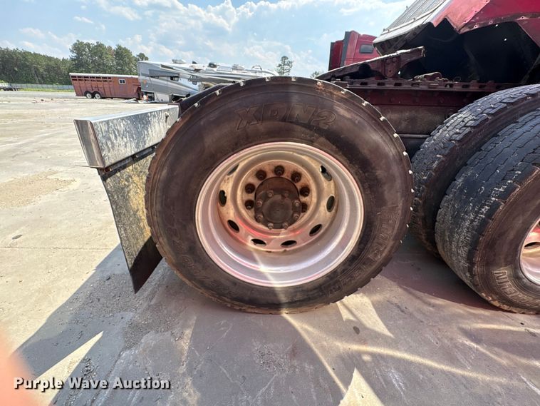 image for item YA3342 2000 Peterbilt 379 semi truck