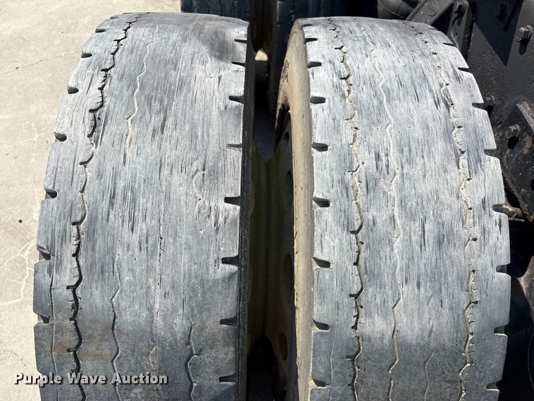 image for item YA3342 2000 Peterbilt 379 semi truck