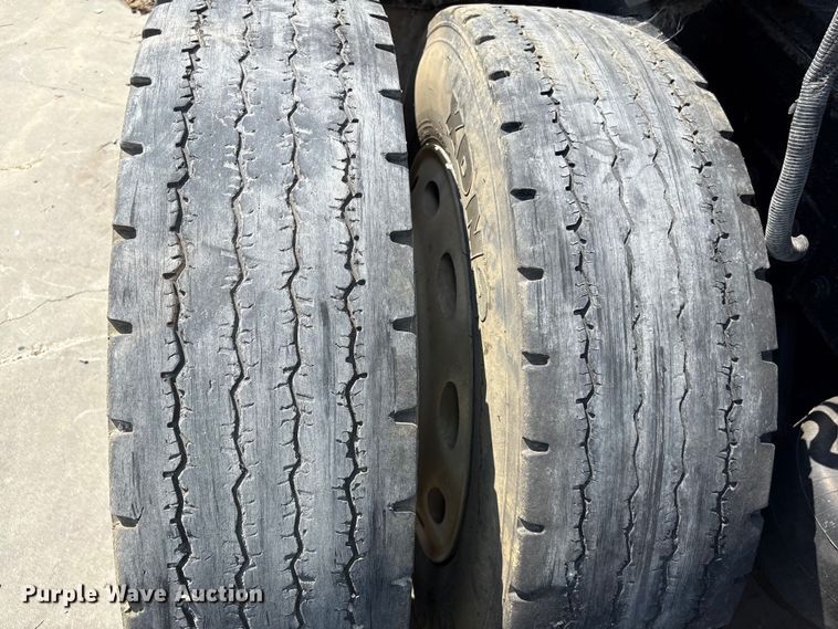 image for item YA3342 2000 Peterbilt 379 semi truck