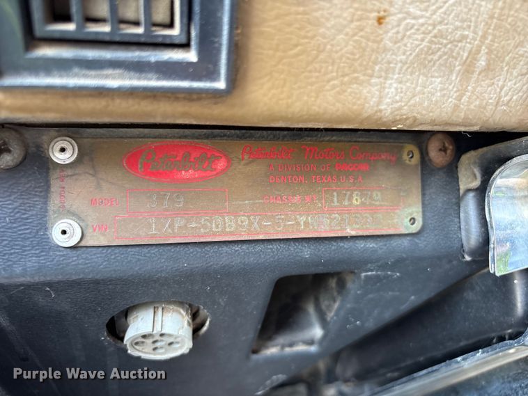 image for item YA3342 2000 Peterbilt 379 semi truck