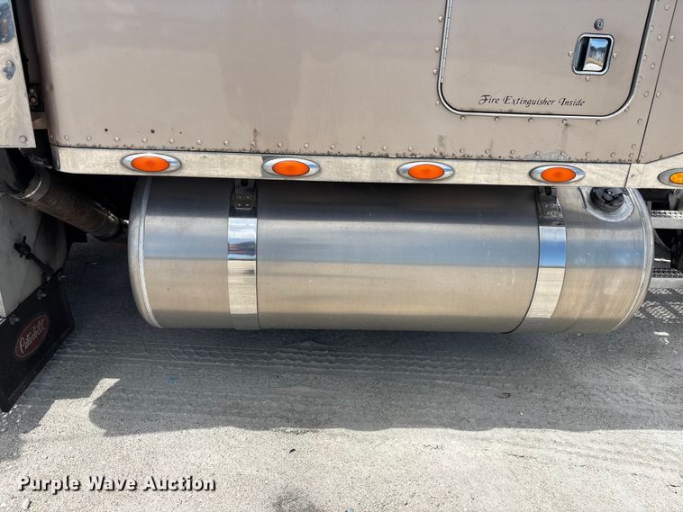 image for item YA3359 2003 Peterbilt 379 semi truck