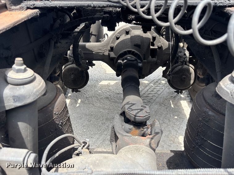 image for item YA3359 2003 Peterbilt 379 semi truck