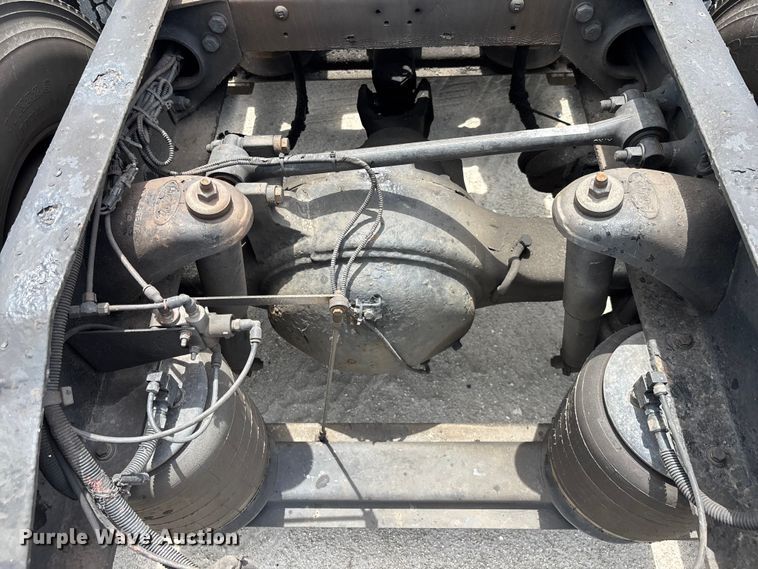 image for item YA3359 2003 Peterbilt 379 semi truck