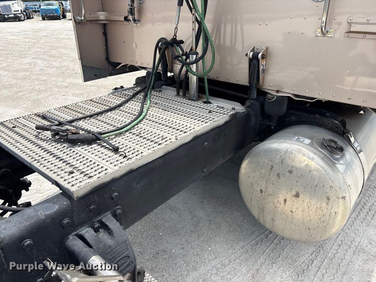 image for item YA3359 2003 Peterbilt 379 semi truck