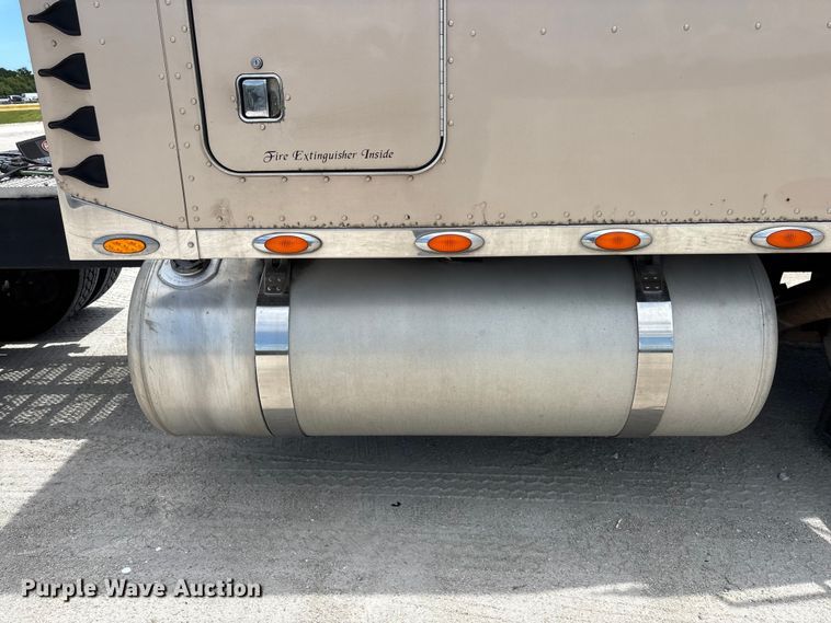 image for item YA3359 2003 Peterbilt 379 semi truck