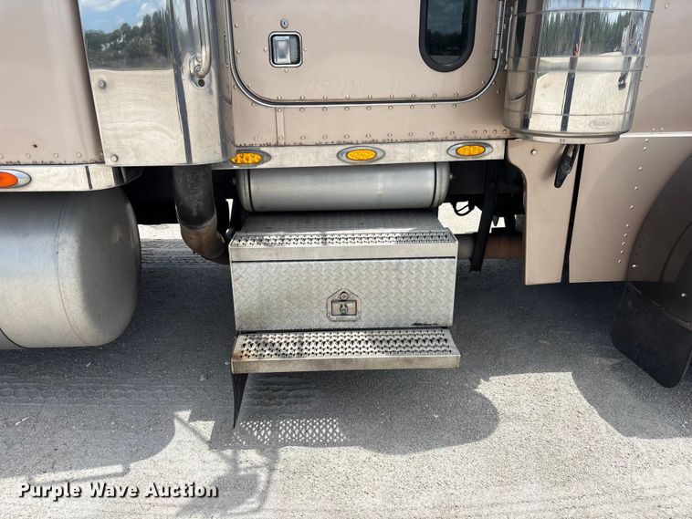 image for item YA3359 2003 Peterbilt 379 semi truck
