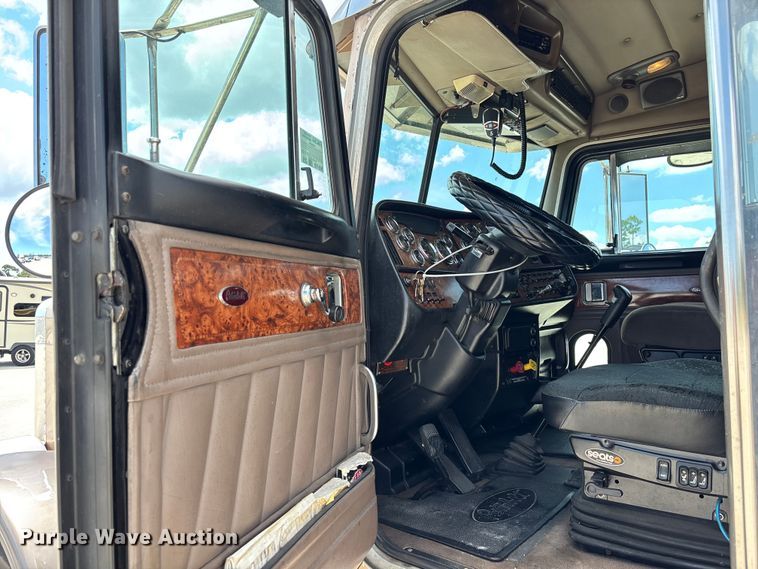 image for item YA3359 2003 Peterbilt 379 semi truck