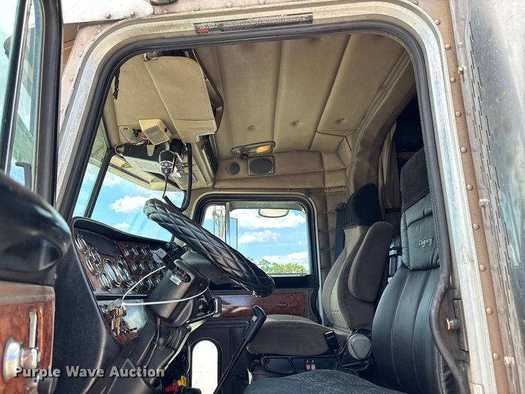 image for item YA3359 2003 Peterbilt 379 semi truck