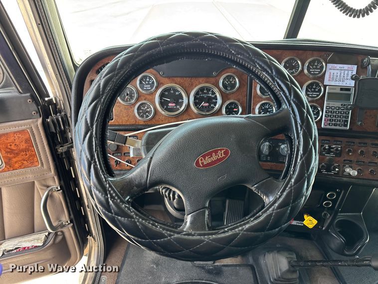 image for item YA3359 2003 Peterbilt 379 semi truck