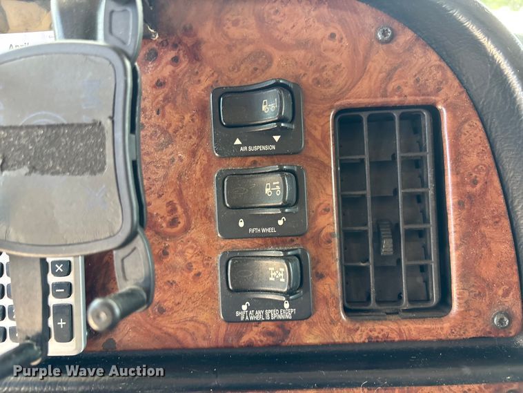 image for item YA3359 2003 Peterbilt 379 semi truck