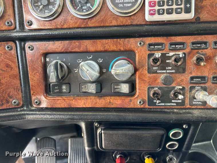 image for item YA3359 2003 Peterbilt 379 semi truck