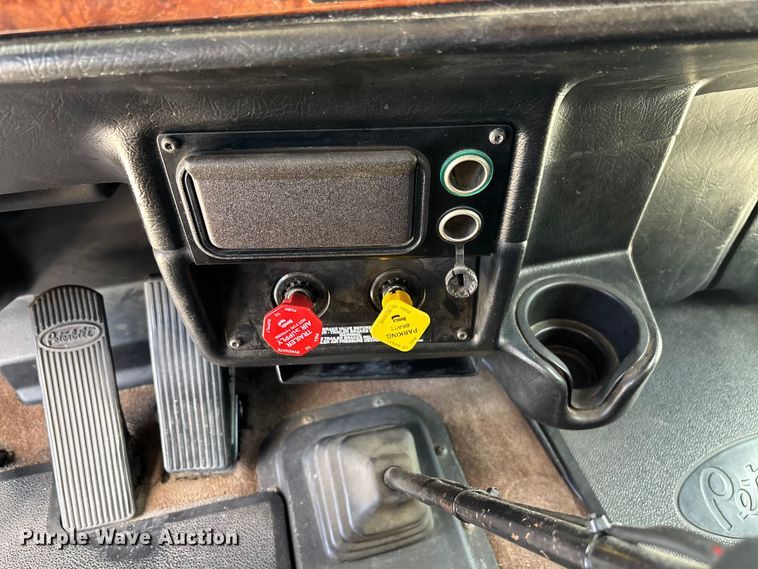 image for item YA3359 2003 Peterbilt 379 semi truck