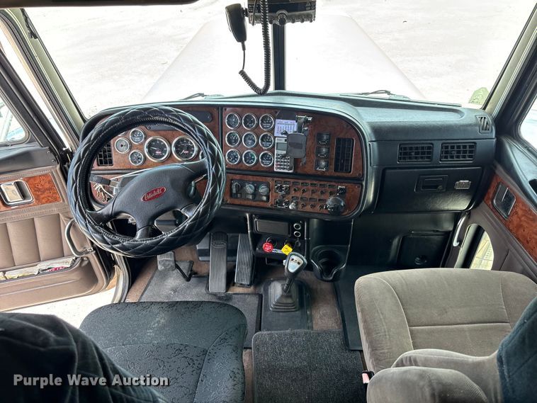 image for item YA3359 2003 Peterbilt 379 semi truck