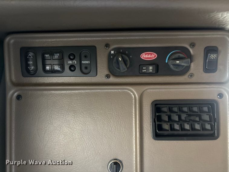 image for item YA3359 2003 Peterbilt 379 semi truck
