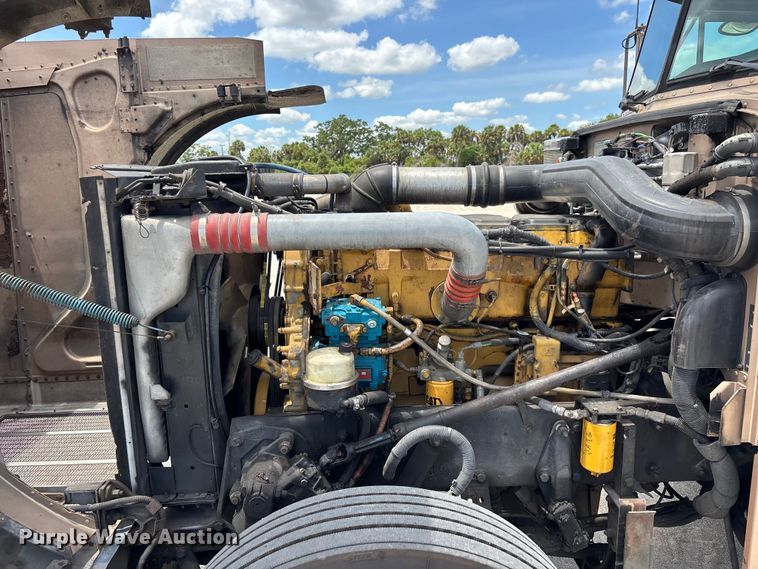 image for item YA3359 2003 Peterbilt 379 semi truck