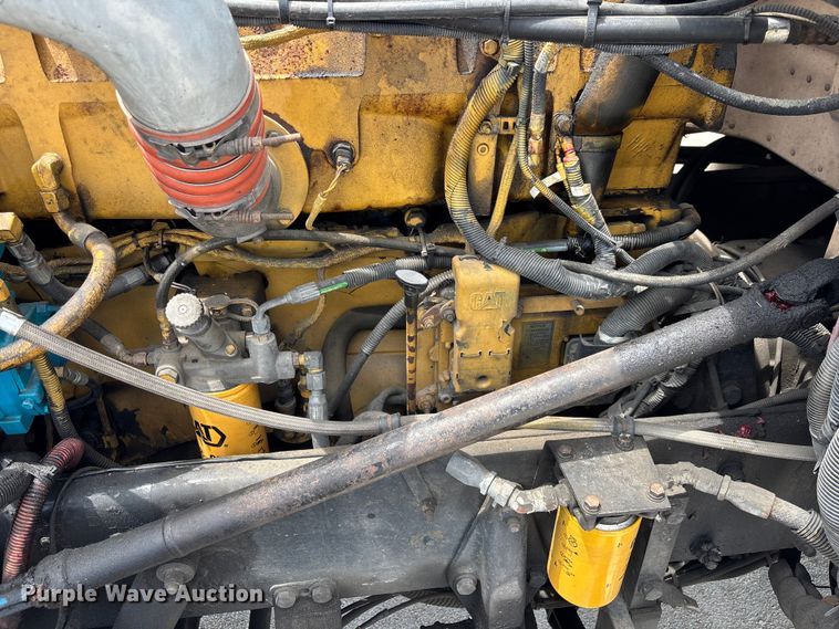 image for item YA3359 2003 Peterbilt 379 semi truck