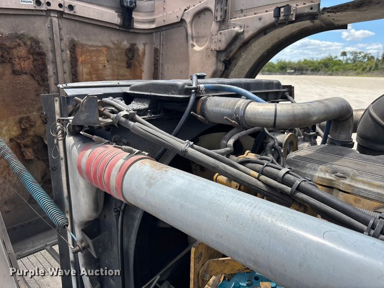 image for item YA3359 2003 Peterbilt 379 semi truck