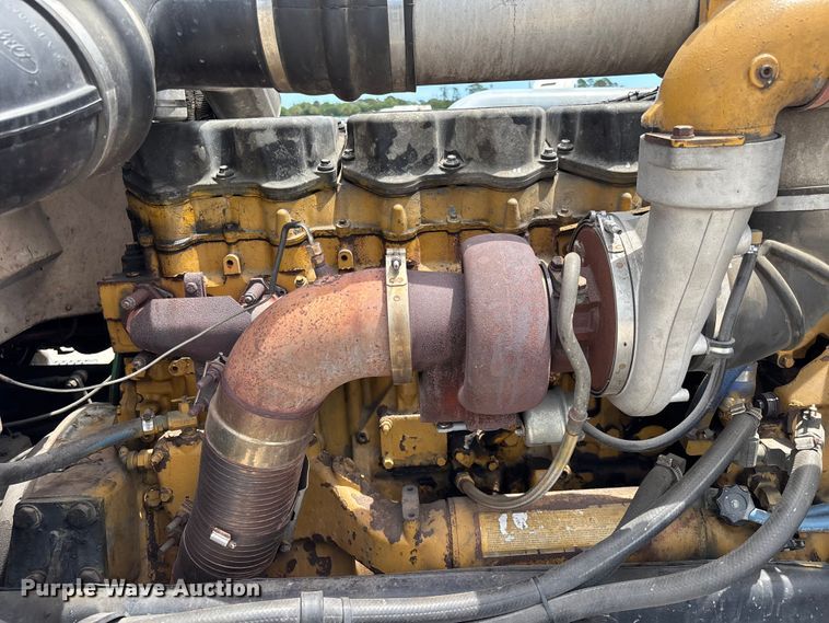 image for item YA3359 2003 Peterbilt 379 semi truck