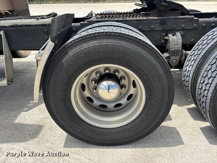 image for item YA3359 2003 Peterbilt 379 semi truck
