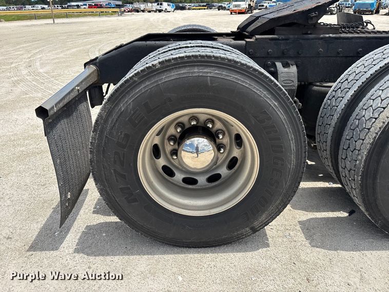 image for item YA3359 2003 Peterbilt 379 semi truck