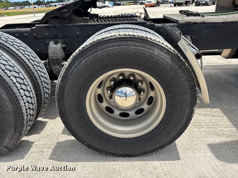 image for item YA3359 2003 Peterbilt 379 semi truck