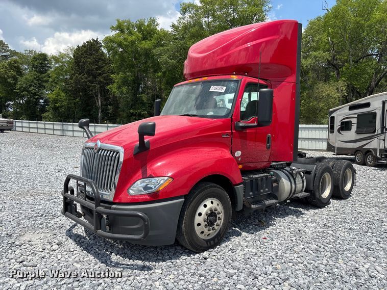 image for item YA3405 2020 International LT625 semi truck