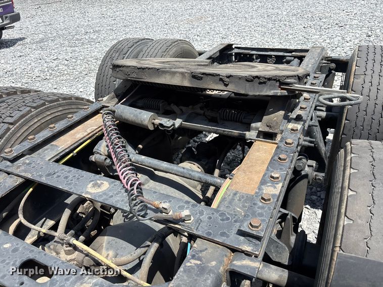 image for item YA3405 2020 International LT625 semi truck