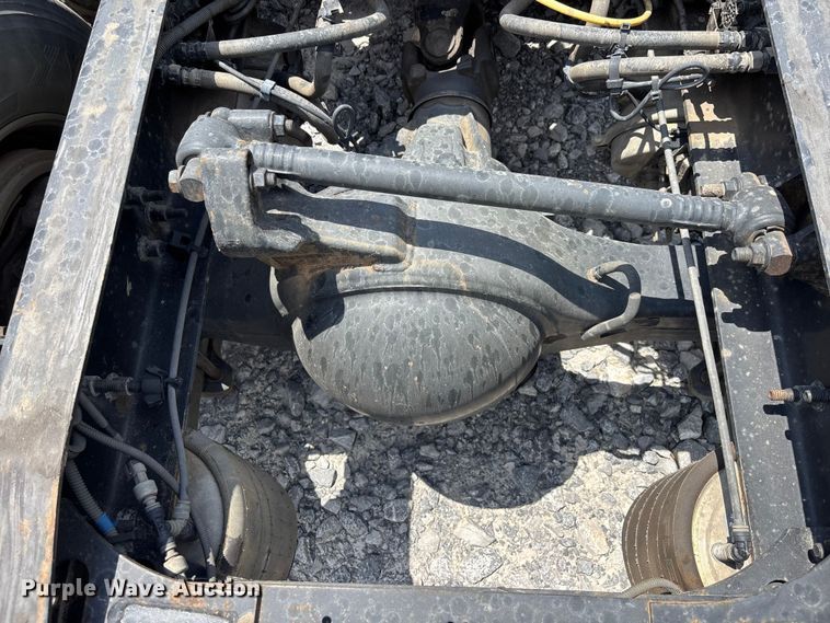 image for item YA3405 2020 International LT625 semi truck
