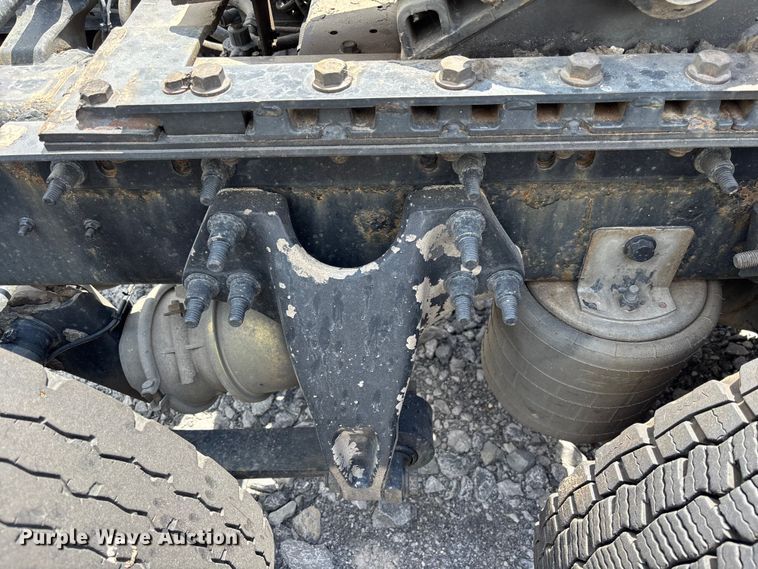 image for item YA3405 2020 International LT625 semi truck