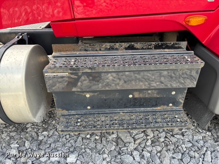 image for item YA3405 2020 International LT625 semi truck