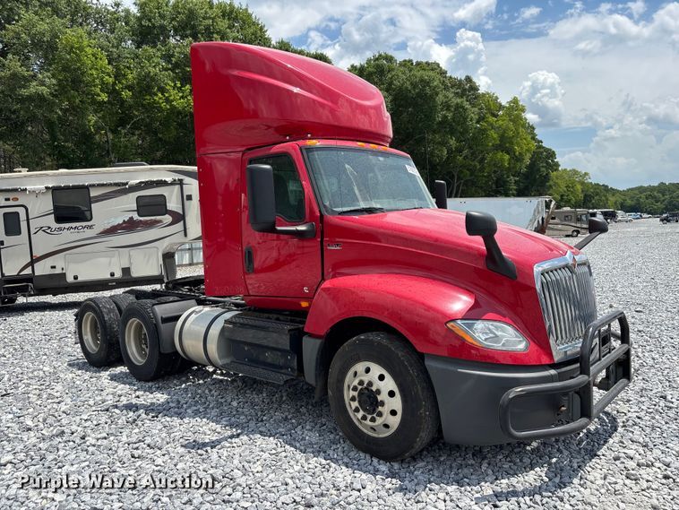 image for item YA3405 2020 International LT625 semi truck
