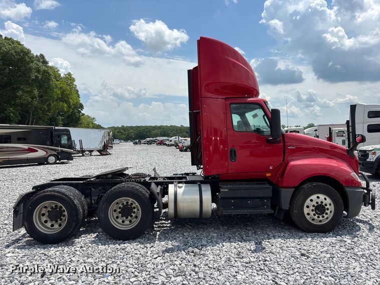 image for item YA3405 2020 International LT625 semi truck