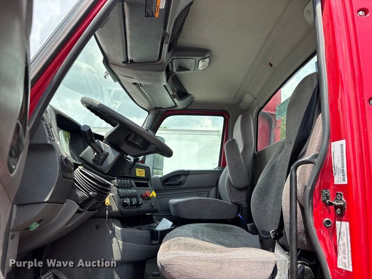 image for item YA3405 2020 International LT625 semi truck