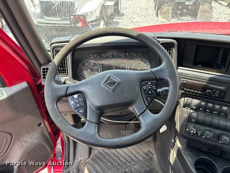 image for item YA3405 2020 International LT625 semi truck