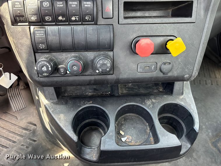 image for item YA3405 2020 International LT625 semi truck