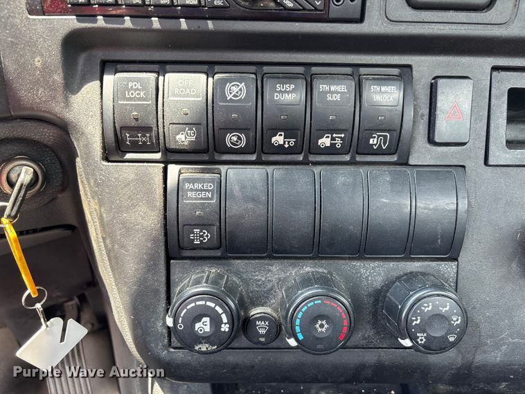 image for item YA3405 2020 International LT625 semi truck