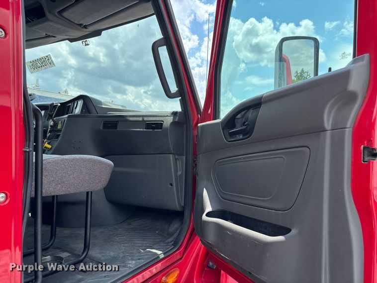 image for item YA3405 2020 International LT625 semi truck