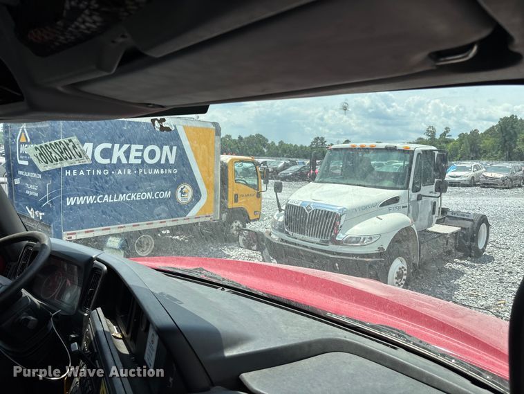 image for item YA3405 2020 International LT625 semi truck