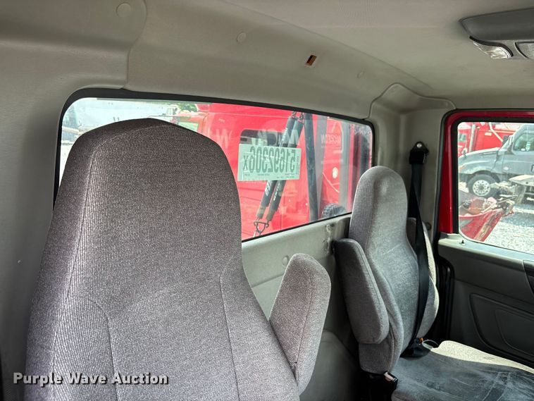 image for item YA3405 2020 International LT625 semi truck