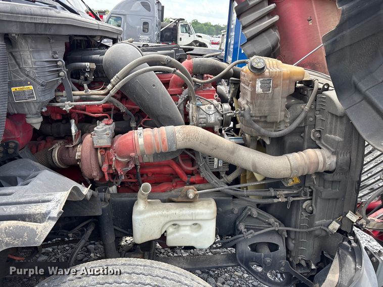 image for item YA3405 2020 International LT625 semi truck