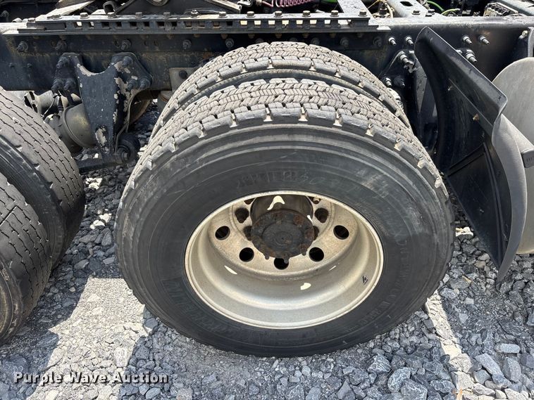 image for item YA3405 2020 International LT625 semi truck