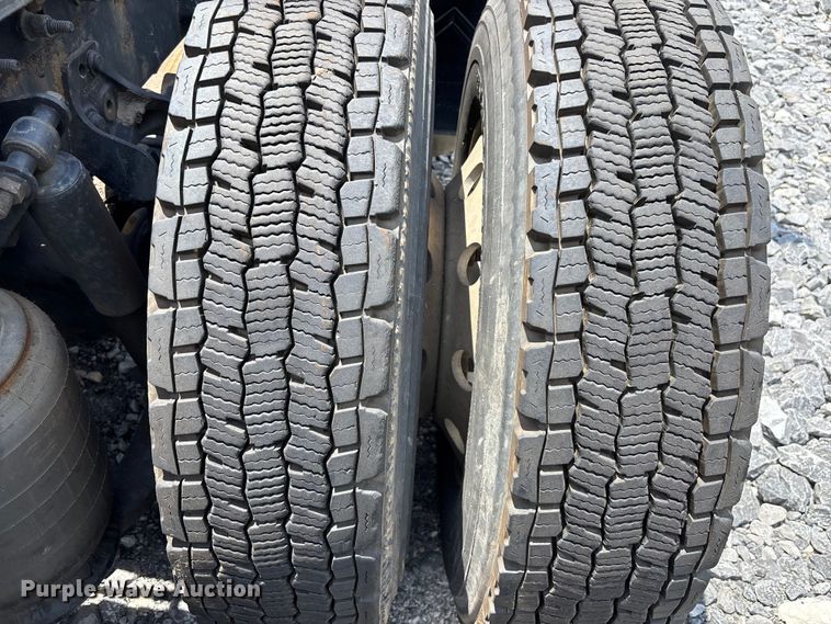 image for item YA3405 2020 International LT625 semi truck