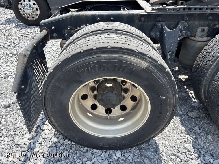image for item YA3405 2020 International LT625 semi truck