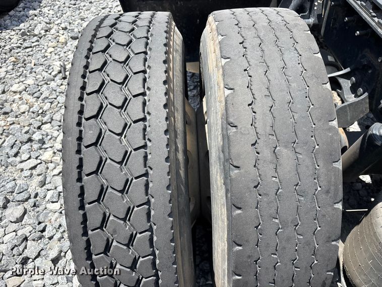 image for item YA3405 2020 International LT625 semi truck