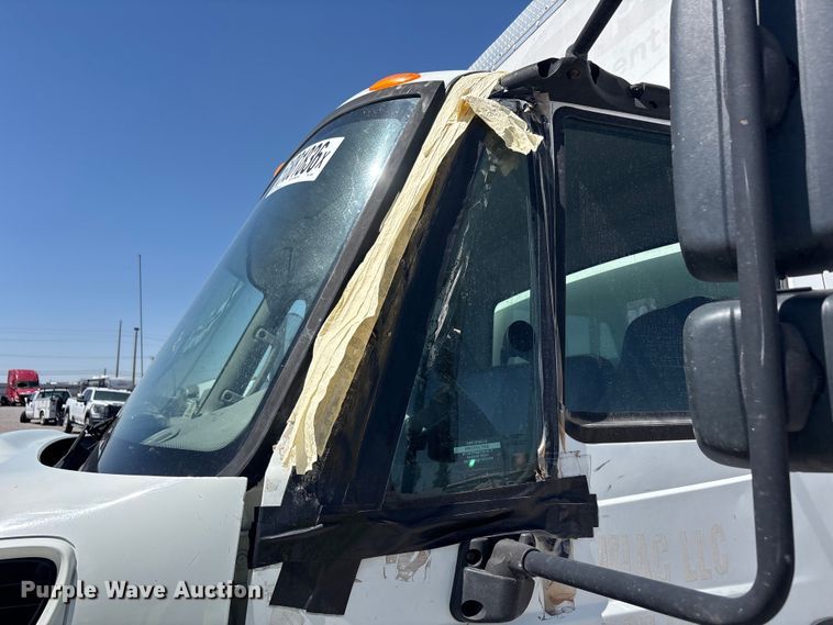 image for item YA3419 2019 International 4300 box truck