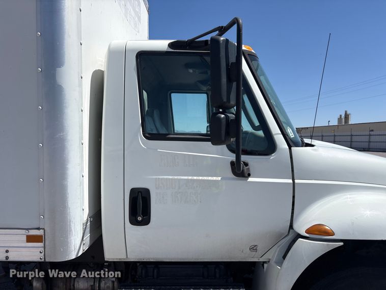 image for item YA3419 2019 International 4300 box truck