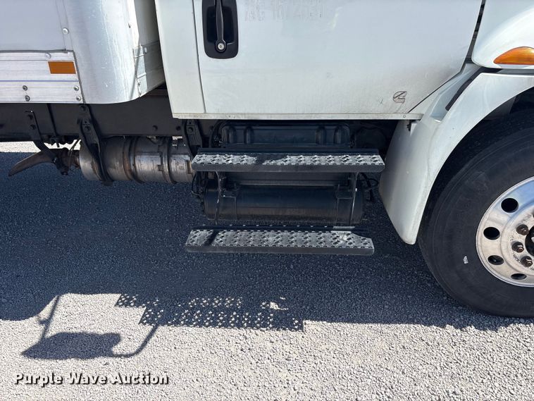 image for item YA3419 2019 International 4300 box truck