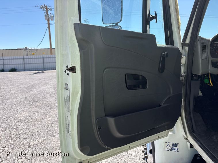 image for item YA3419 2019 International 4300 box truck