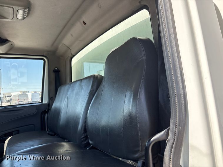 image for item YA3419 2019 International 4300 box truck